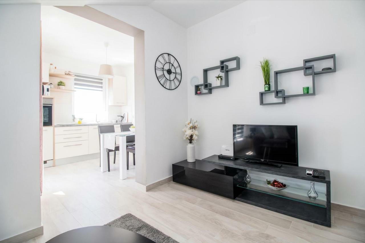 Apartment Hera With Balcony And Free Parking Zadar Exterior photo
